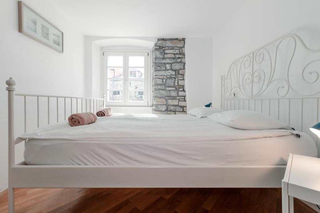 Apartment Artemus Music Piran