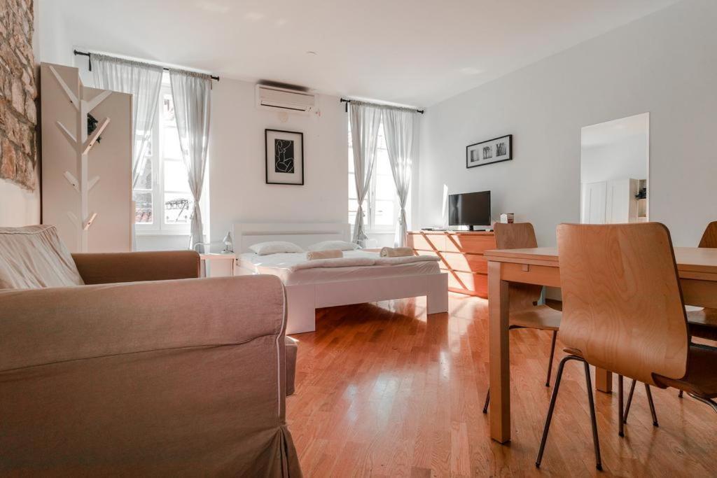 Apartment Artemus Music Piran